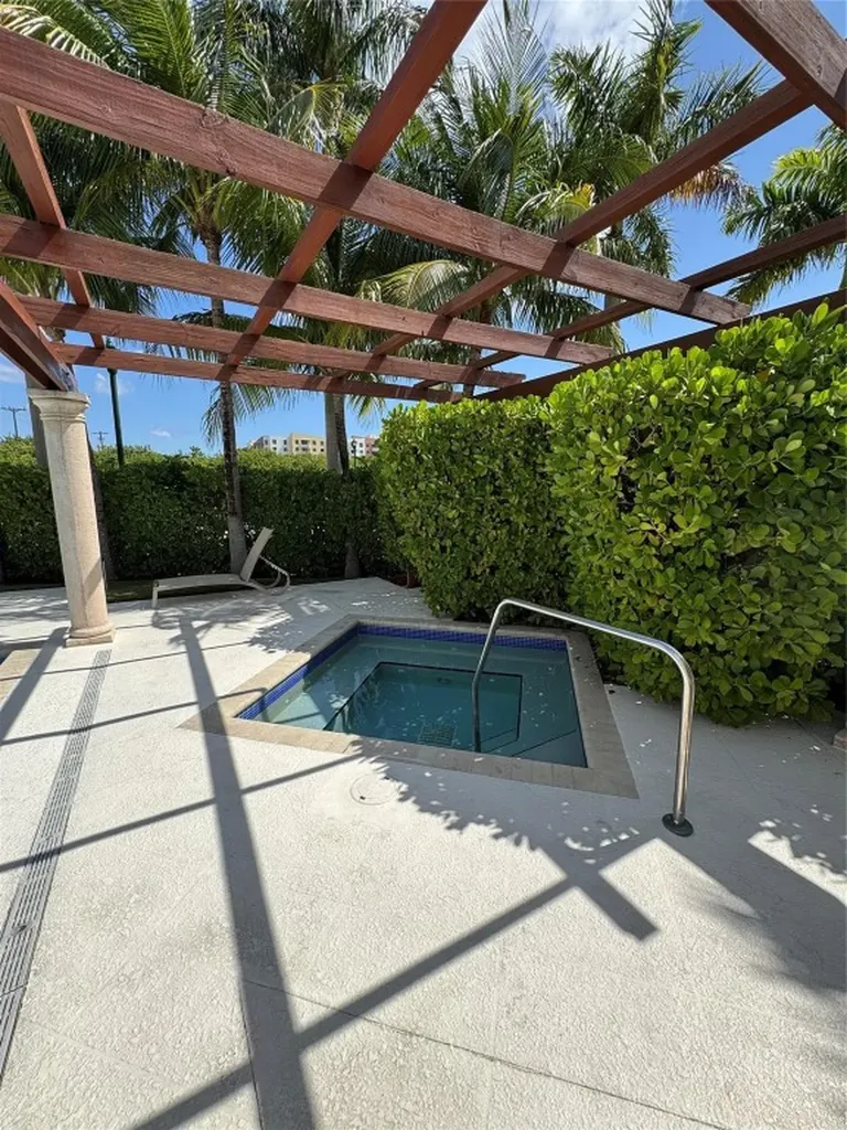 2710 NE 184th Terrace Aventura FL 33160