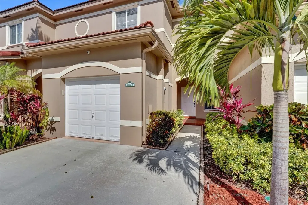 7633 N Southwood Circle Davie FL 33328