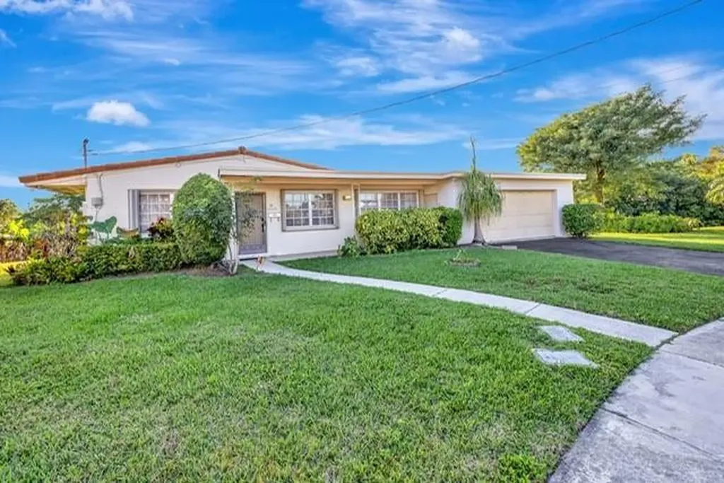 1178 Grant Street Hollywood FL 33019
