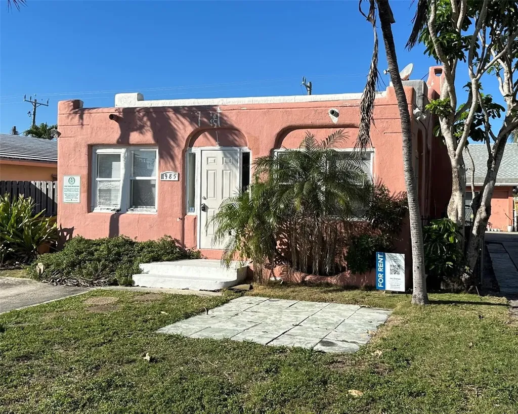 1985 NE 4th Street Deerfield Beach FL 33441