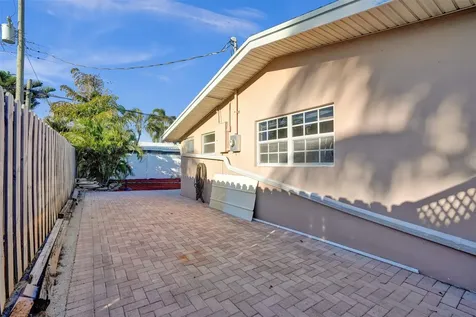 2585 SE 3rd Street Pompano Beach FL 33062