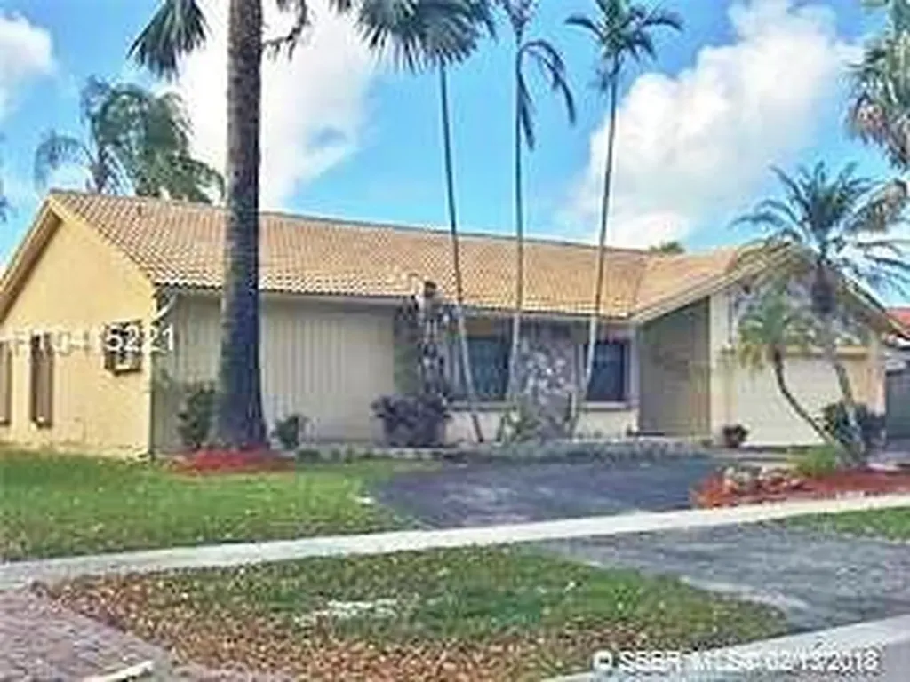 10402 NW 6th Street Plantation FL 33324