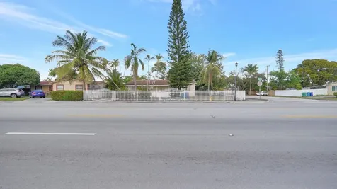 1041 NW 199th Street Miami FL 33169