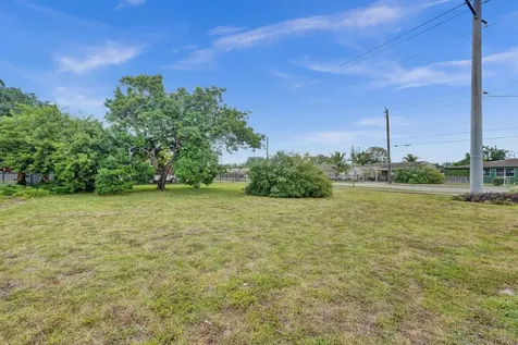 1895 NW 58th Street Miami FL 33142