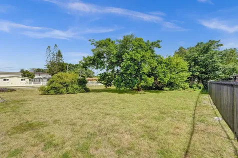 1895 NW 58th Street Miami FL 33142