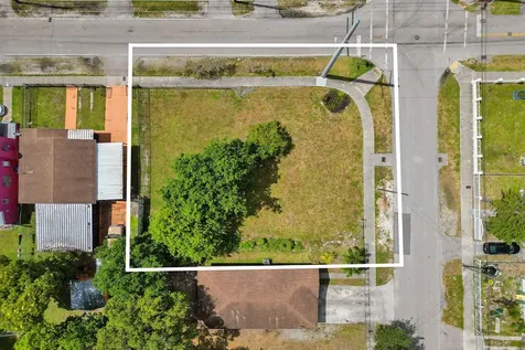 1895 NW 58th Street Miami FL 33142
