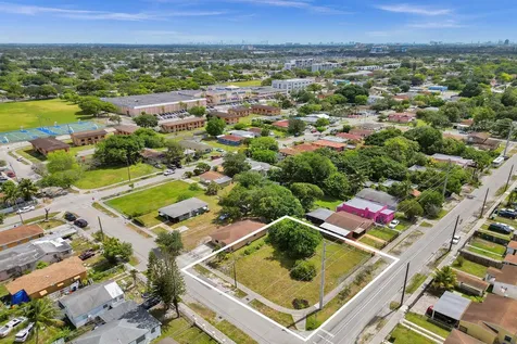 1895 NW 58th Street Miami FL 33142