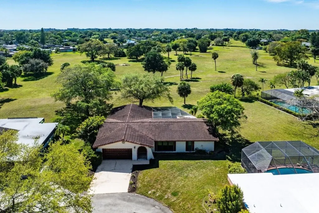 5505 Red Oak Circle Tamarac FL 33319