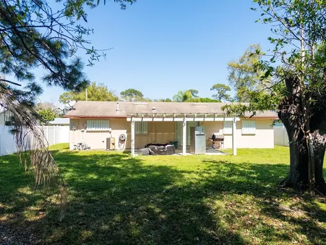 3205 Hibiscus Fort Pierce FL 34947