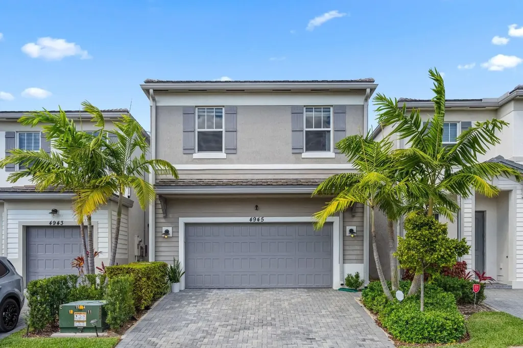 4945 NW 48th Terrace Tamarac FL 33319