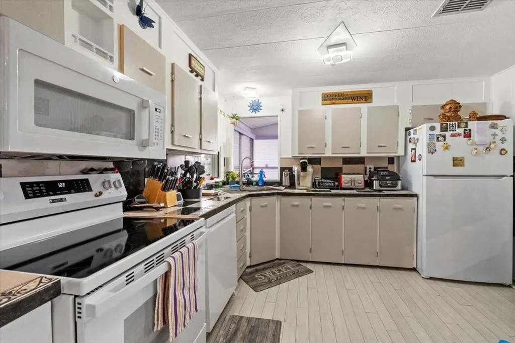 5343 NW 4th Terrace Deerfield Beach FL 33064