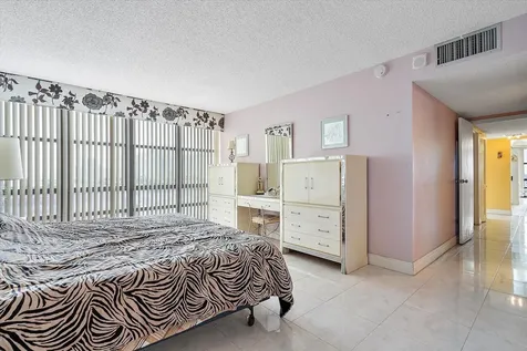 2017 S Ocean Drive Hallandale Beach FL 33009