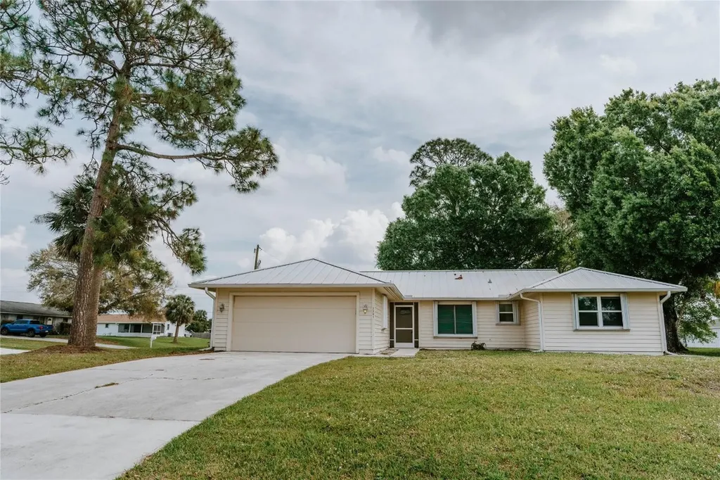 2201 SW Picture Terrace Port St Lucie FL 34953