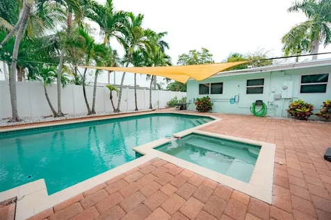 233 SW 14th Court Pompano Beach FL 33060