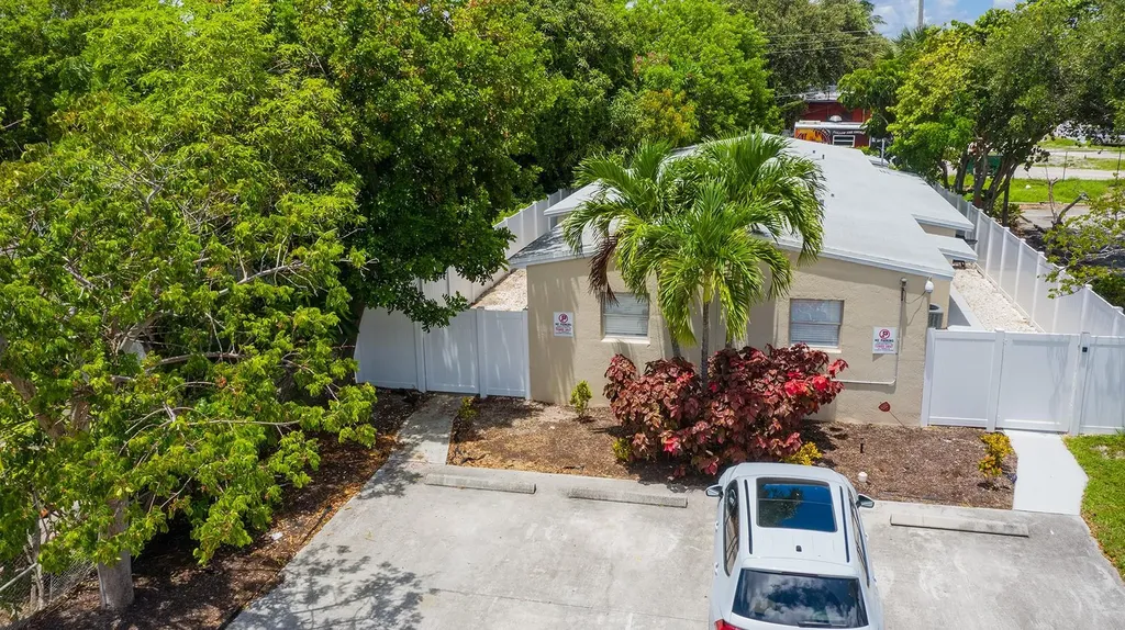 24 SW 4th Avenue Delray Beach FL 33444