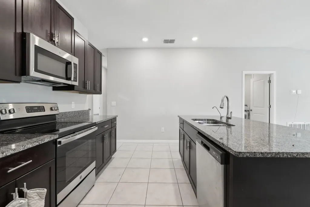 16621 Sunburst Lake Street Wimauma FL 33598