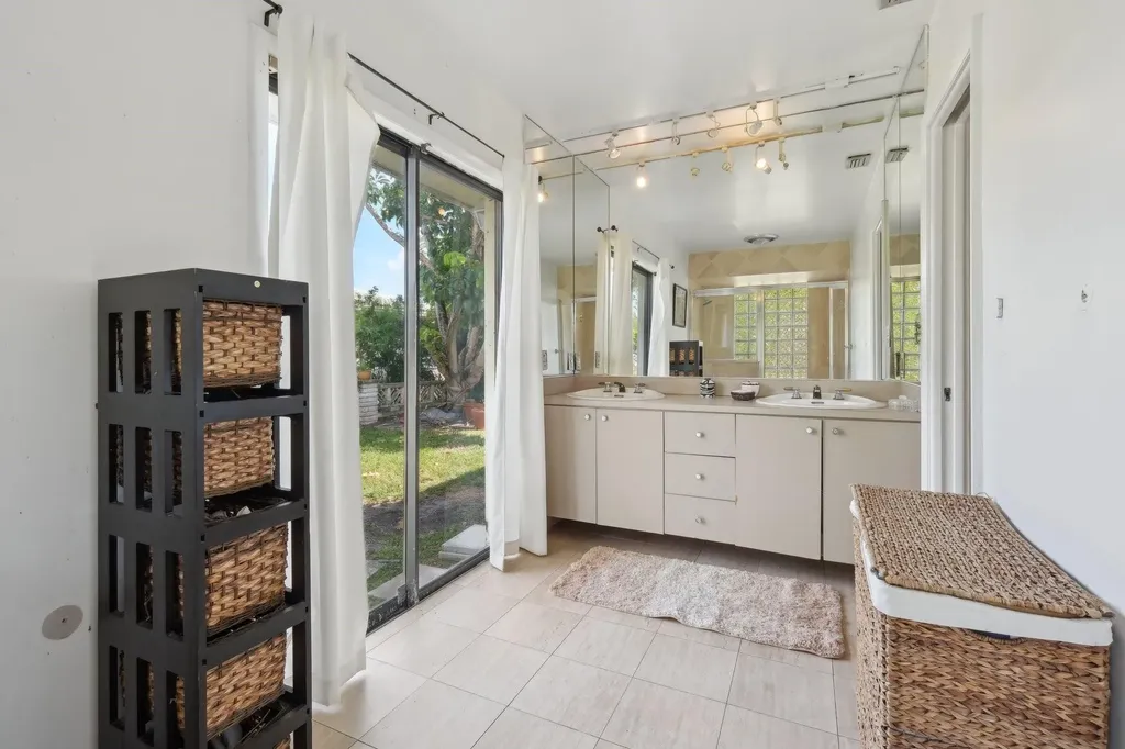 3820 NE 29th Avenue Lighthouse Point FL 33064