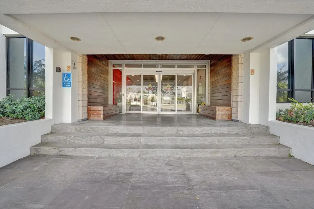 2450 Hollywood Boulevard Hollywood FL 33020