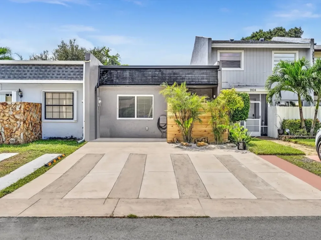 9102 NW 35th Place Sunrise FL 33351