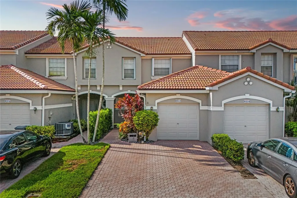 8310 Via Leonessa Boca Raton FL 33433