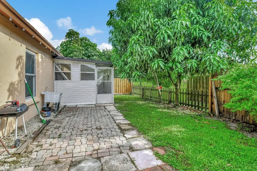 5105 Arbor Glen Circle Lake Worth FL 33463
