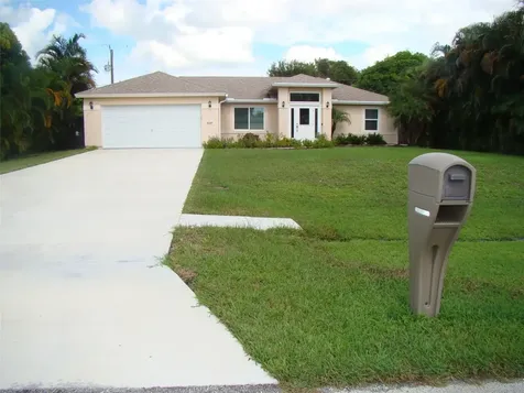 537 SW Dauphin Avenue Port St Lucie FL 34953