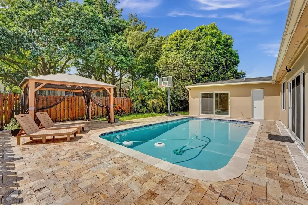 10472 NW 2nd Court Plantation FL 33324