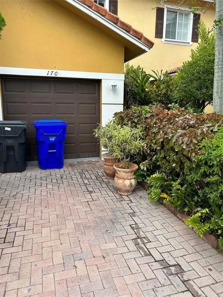 1707 SW 81st Way North Lauderdale FL 33068