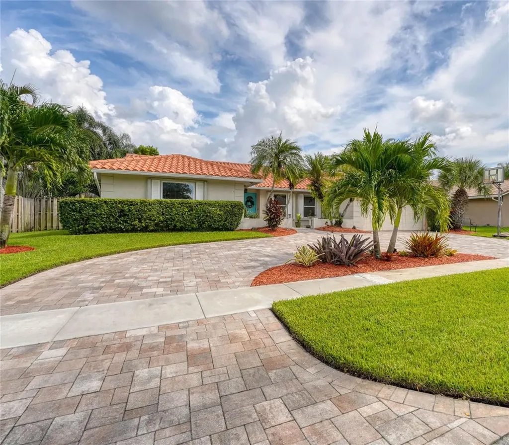 9761 NW 16th Street Plantation FL 33322
