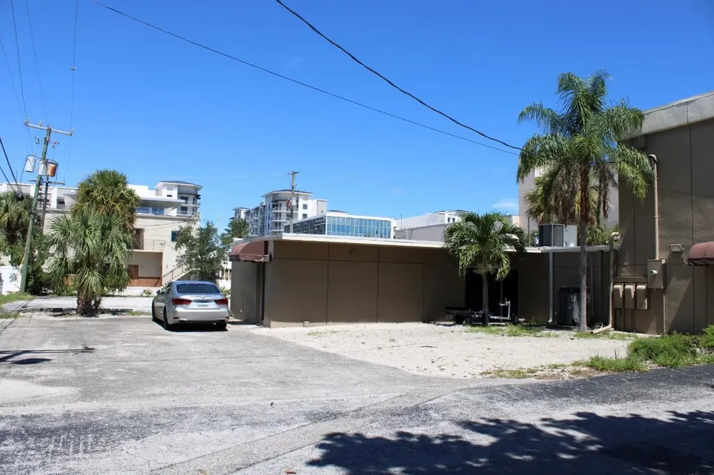 17 SE 24th Avenue Pompano Beach FL 33062