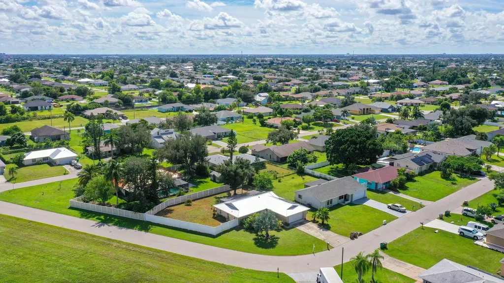 137 SE Santa Barbara Place Cape Coral FL 33990