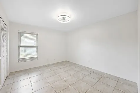 137 SE Santa Barbara Place Cape Coral FL 33990