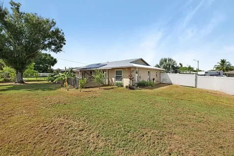 137 SE Santa Barbara Place Cape Coral FL 33990