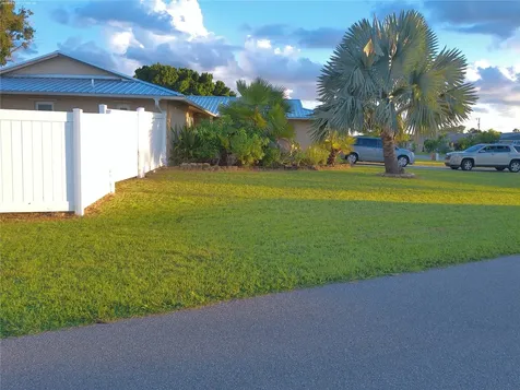 137 SE Santa Barbara Place Cape Coral FL 33990