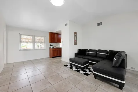 137 SE Santa Barbara Place Cape Coral FL 33990