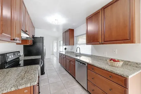 137 SE Santa Barbara Place Cape Coral FL 33990