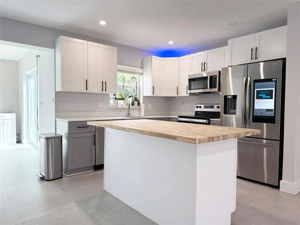 1761 NW 38th Street Oakland Park FL 33309