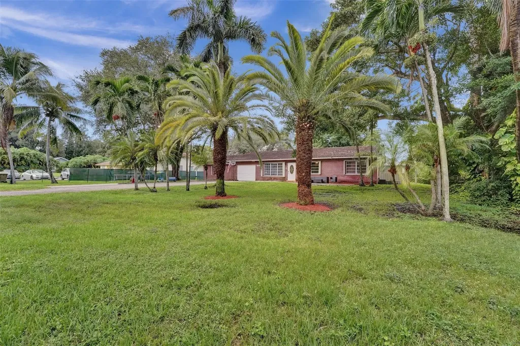6645 SW 49th Street Davie FL 33314