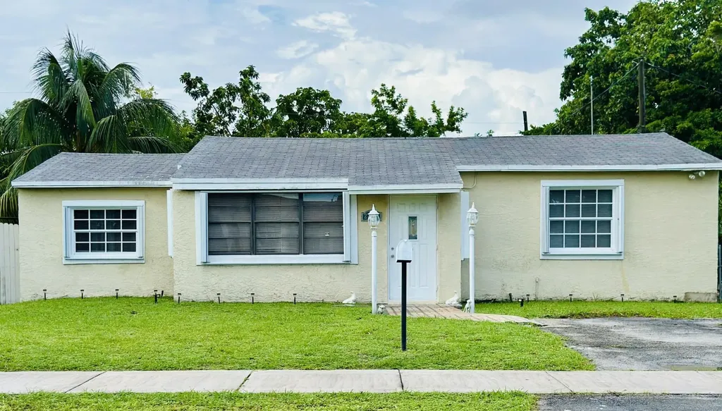 2411 Plunkett Street Hollywood FL 33020