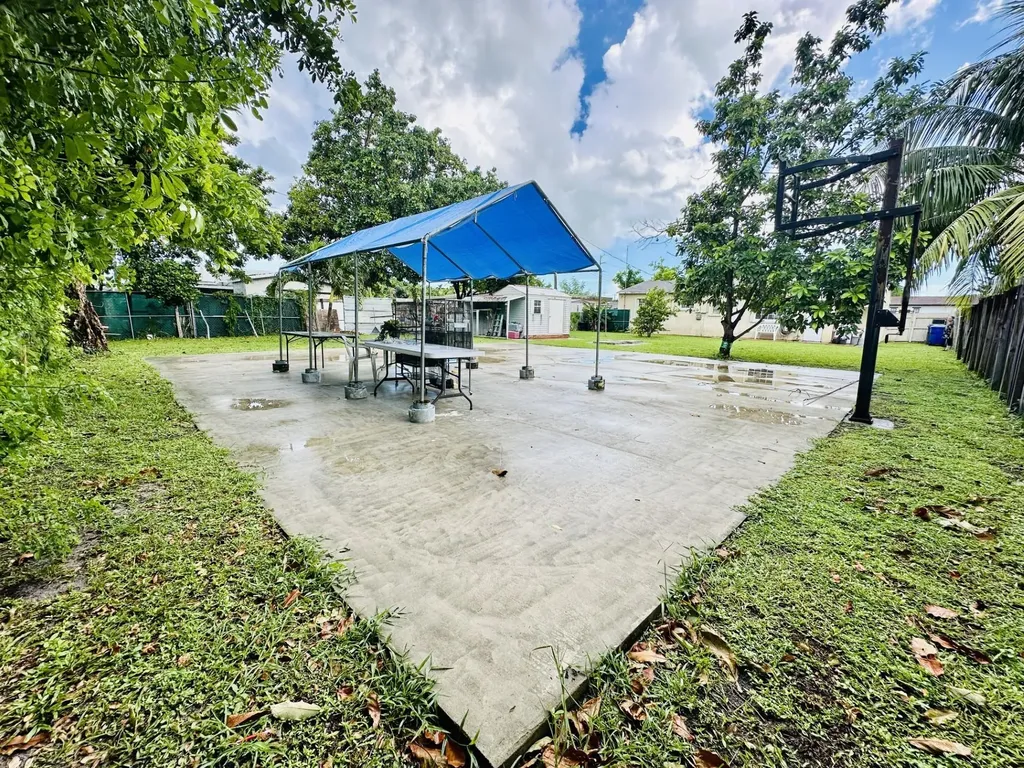 2411 Plunkett Street Hollywood FL 33020