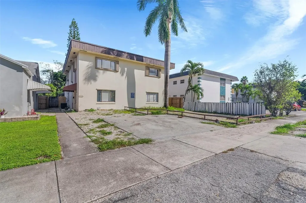 2523 Cleveland Street Hollywood FL 33020