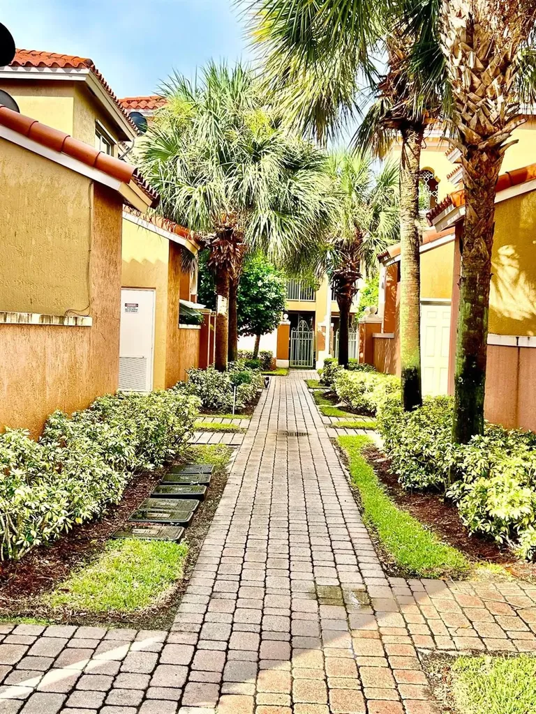 732 SW 106th Avenue Hollywood FL 33025