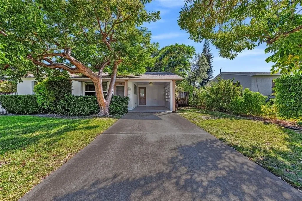 226 SE 2nd Avenue Boynton Beach FL 33435