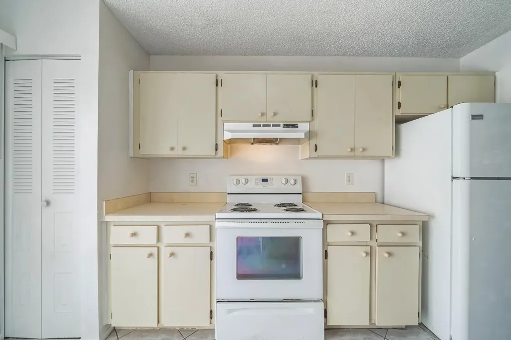 390 SW Colesbury Avenue Port St Lucie FL 34953