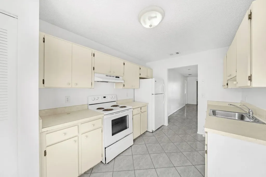 390 SW Colesbury Avenue Port St Lucie FL 34953