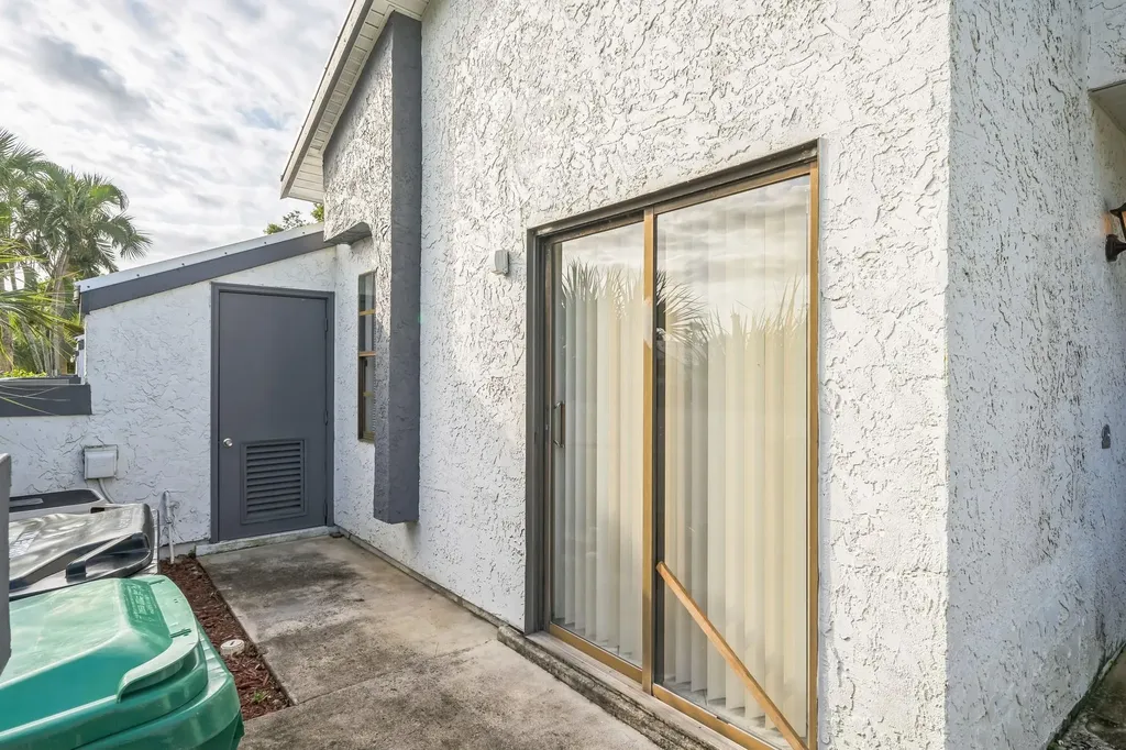 390 SW Colesbury Avenue Port St Lucie FL 34953