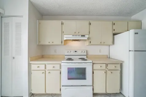 390 SW Colesbury Avenue Port St Lucie FL 34953