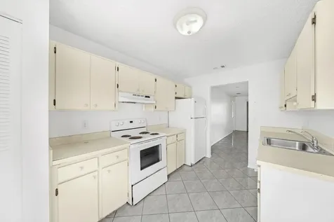 390 SW Colesbury Avenue Port St Lucie FL 34953