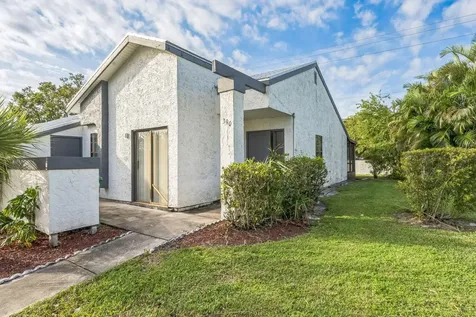 390 SW Colesbury Avenue Port St Lucie FL 34953