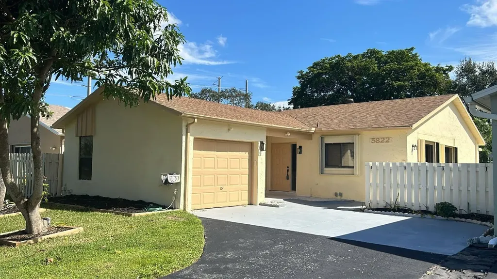 5822 Mirror Lakes Boulevard Boynton Beach FL 33472